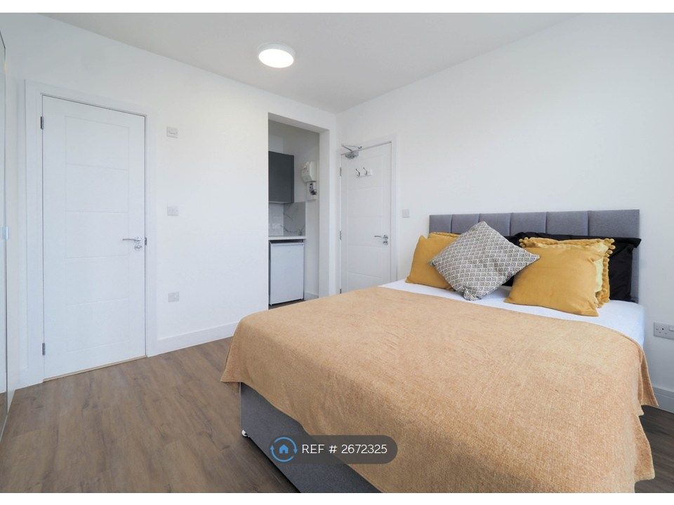 Property photo 1 of 10 Bedroom