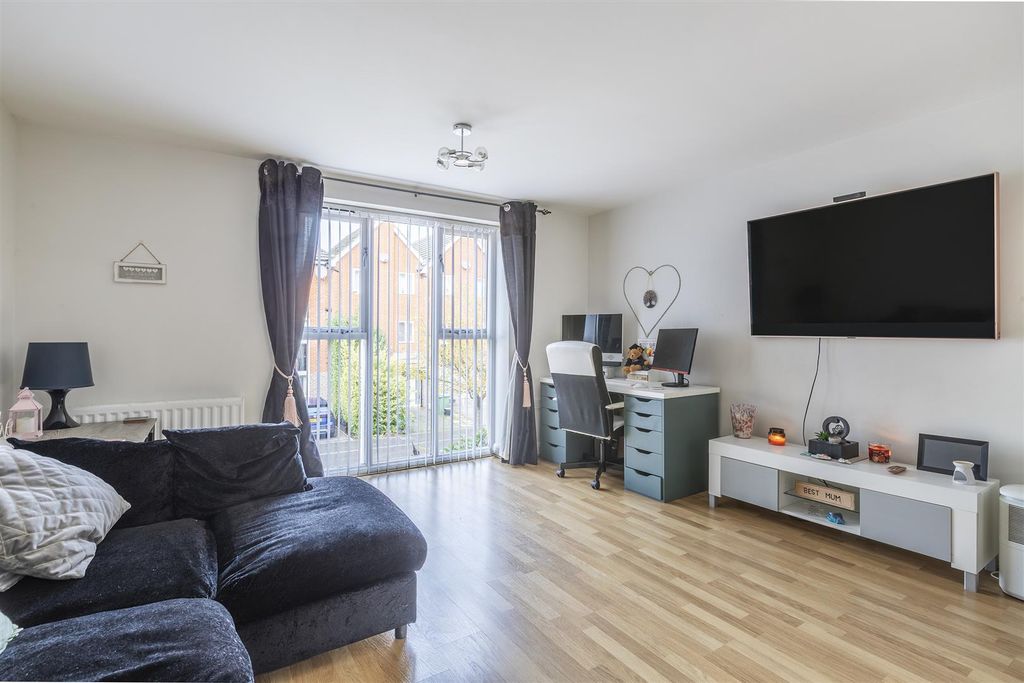 Property photo 3 of 18 Lounge/Diner