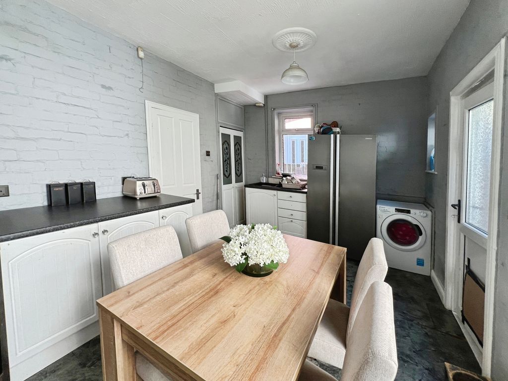 Property photo 3 of 16 Kitchen Diner