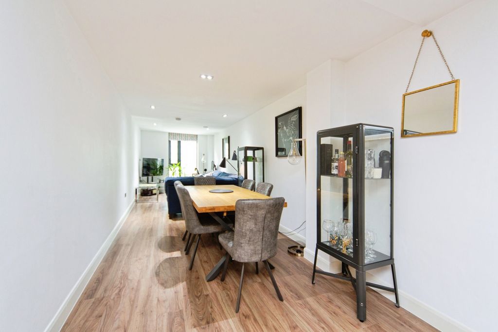 Property photo 3 of 20 Pbox-Img.Jpg