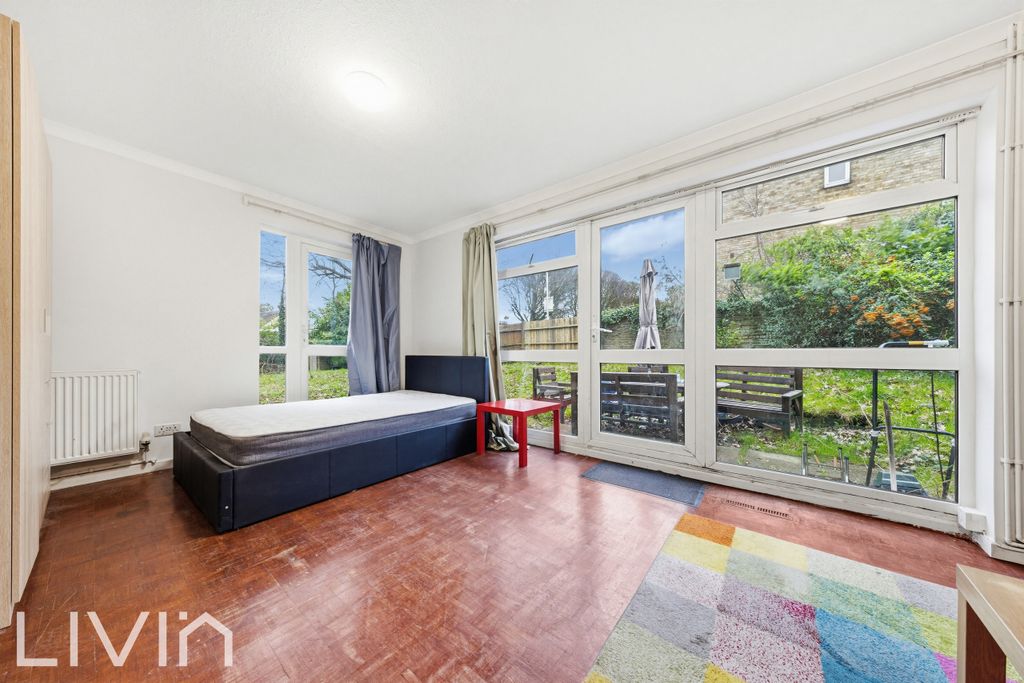 Property photo 2 of 12 St Clair's Road