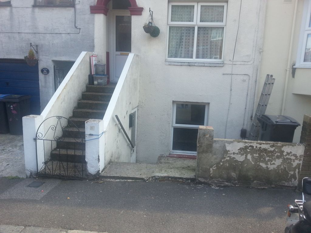 Property photo 2 of 9
