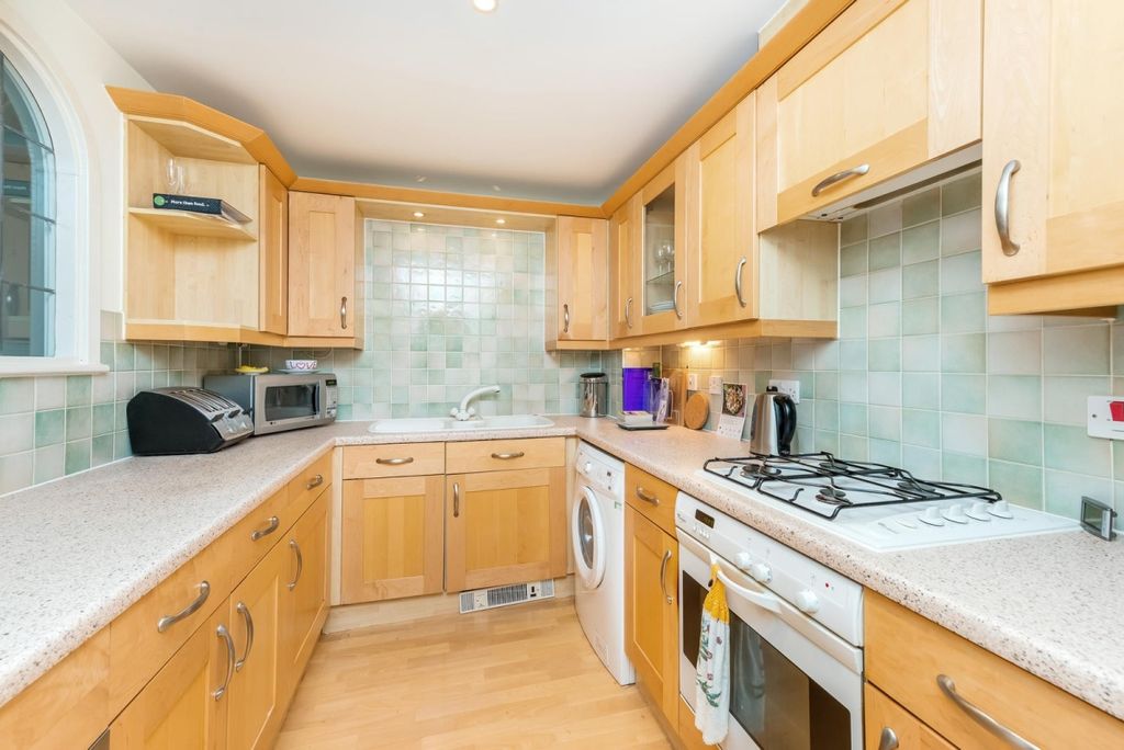 Property photo 2 of 6 Kitchen