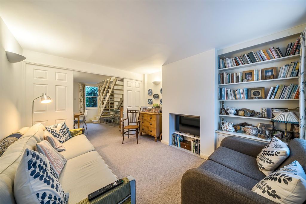 Property photo 3 of 10 New Road - Reception 3.Jpg