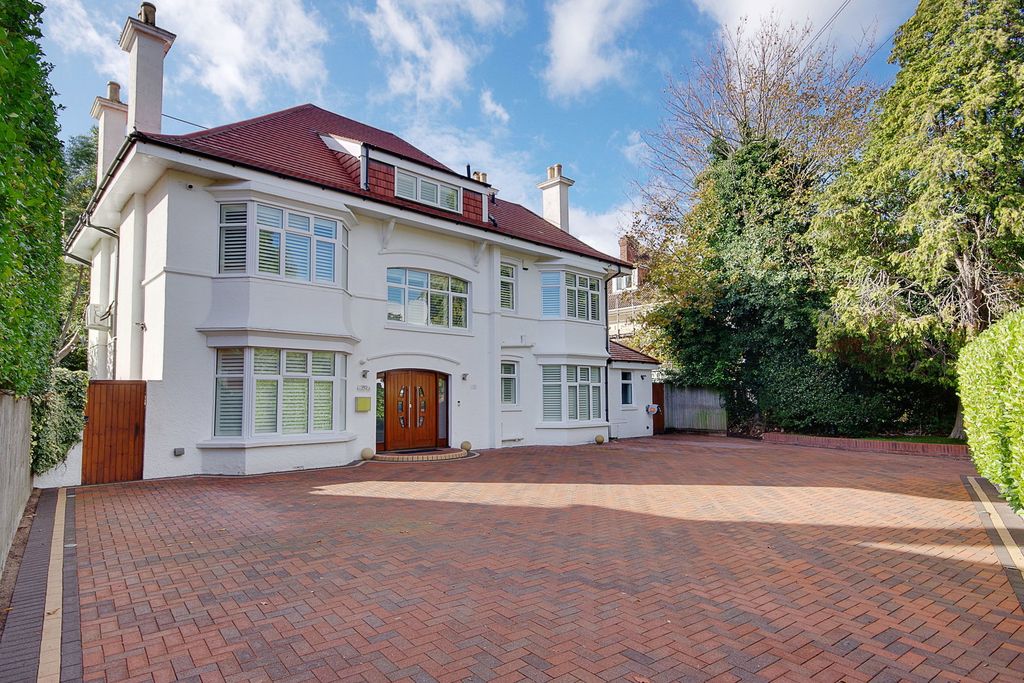 Property photo 1 of 40