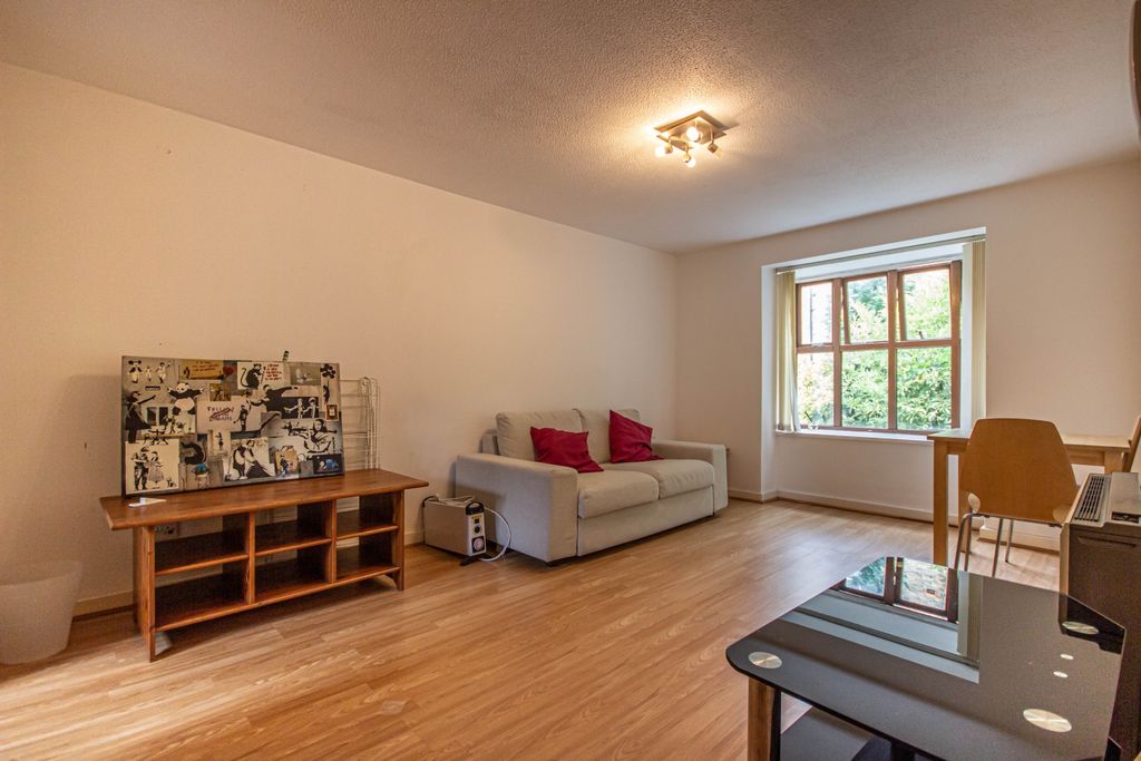 Property photo 2 of 10 1