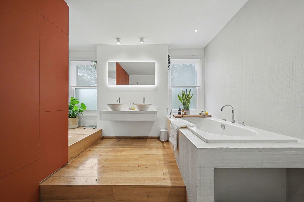 Property photo 3 of 27