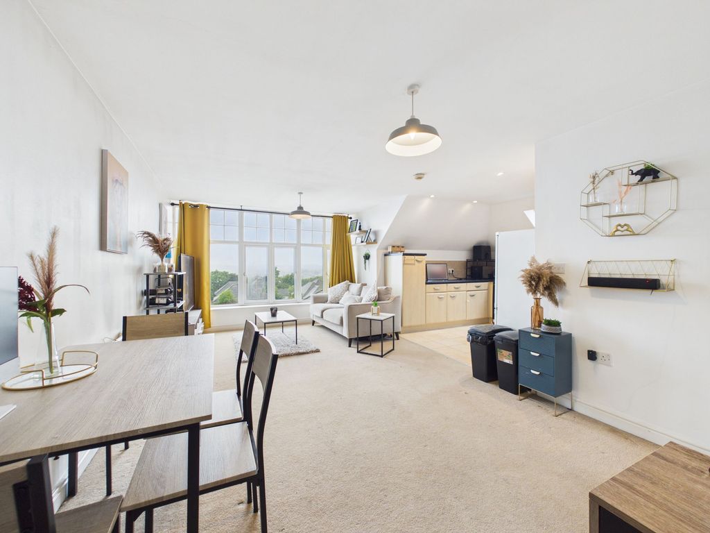 Property photo 2 of 10 Open Plan Living