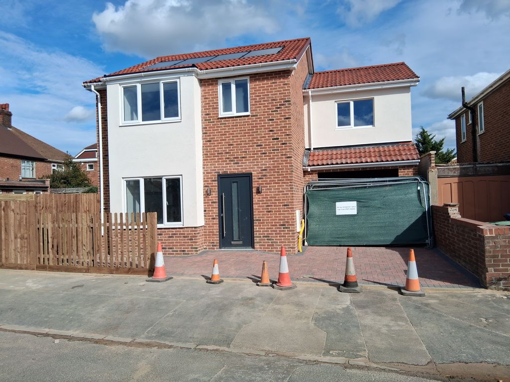 Property photo 1 of 14 1000083914
