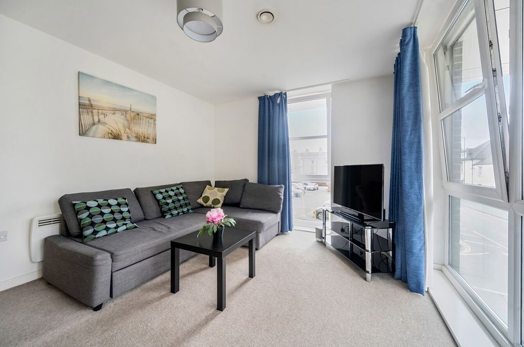 Property photo 3 of 11 1349648-20-68cc03...