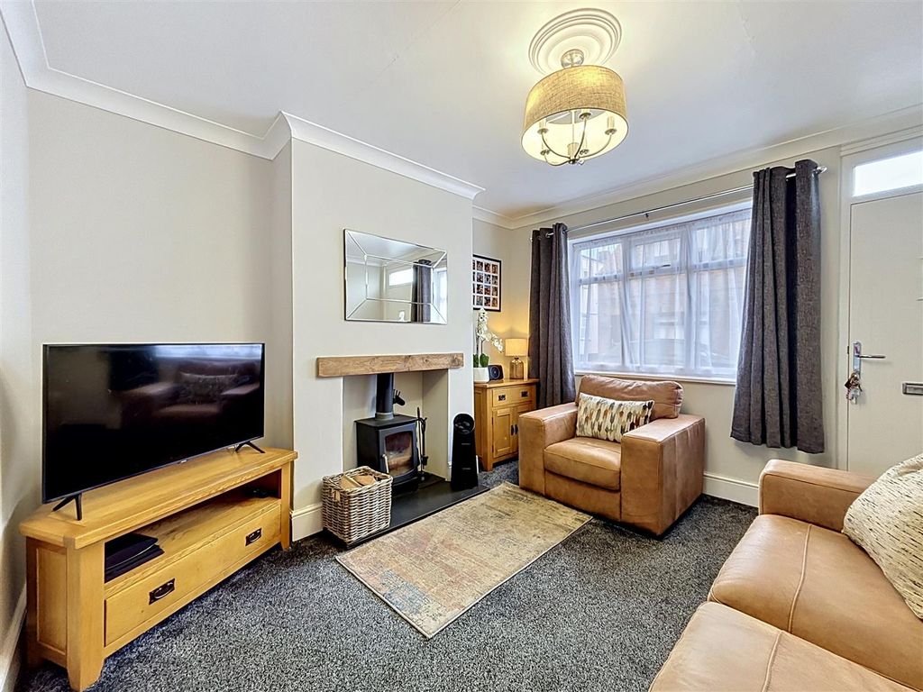 Property photo 2 of 17 Lounge