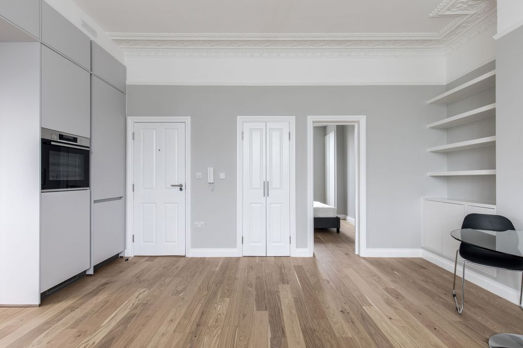 Property photo 3 of 11 Living_Room