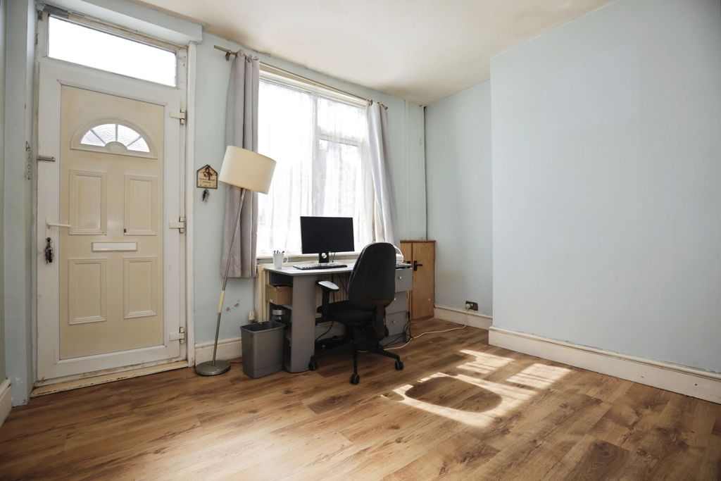 Property photo 2 of 17 Photo