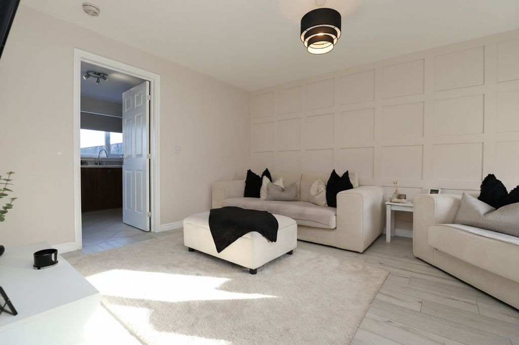 Property photo 3 of 25