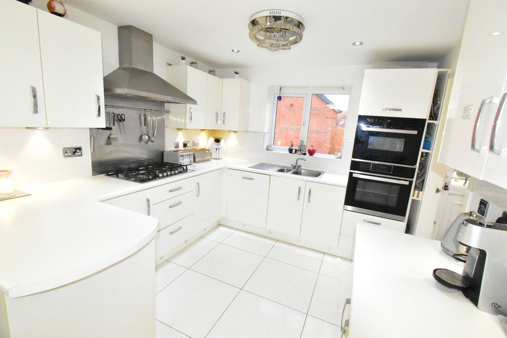 Property photo 1 of 4