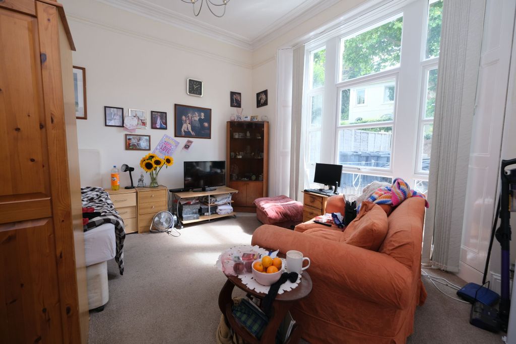 Property photo 3 of 28