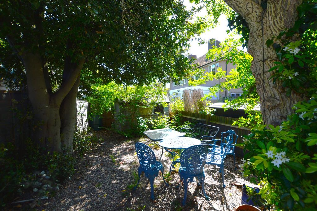 Property photo 3 of 7 26 Bramley Close Garden.Jpg