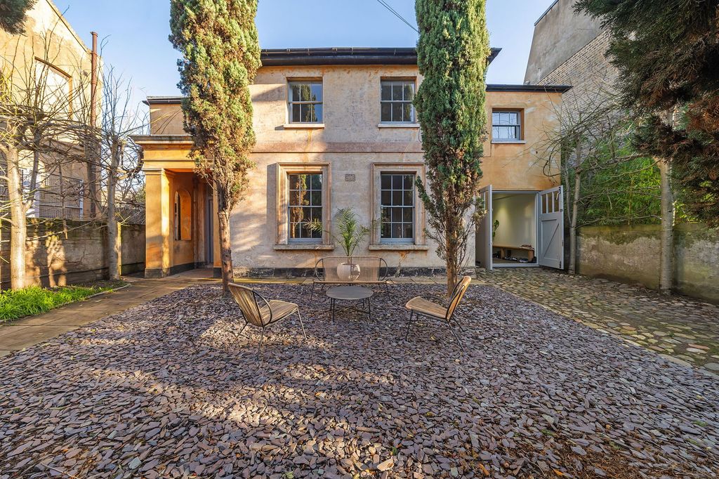 Property photo 1 of 62