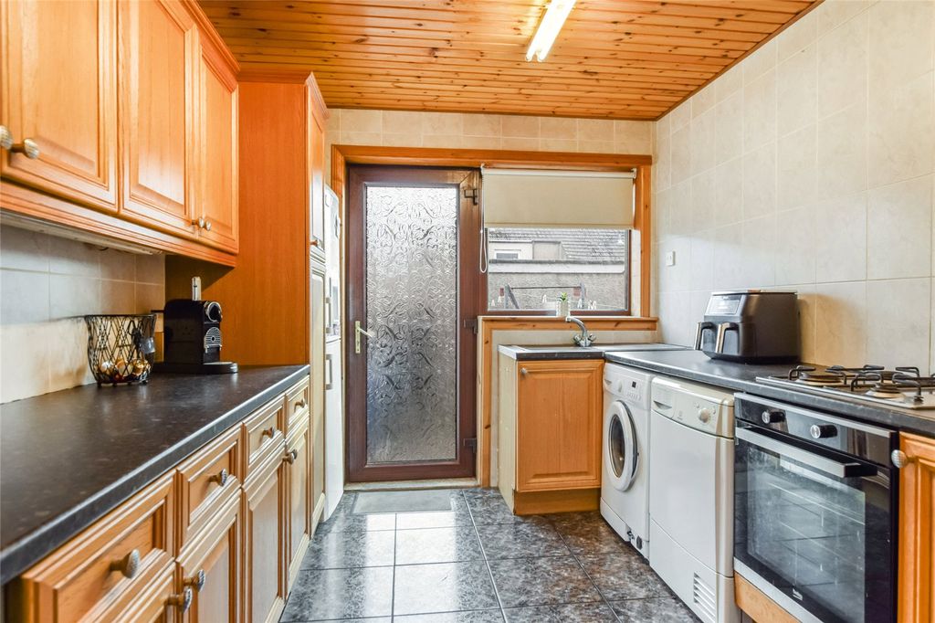 Property photo 3 of 21 Kitchen