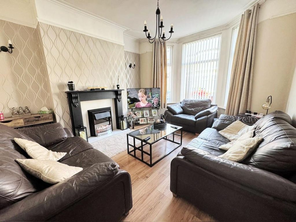 Property photo 2 of 12 Lounge