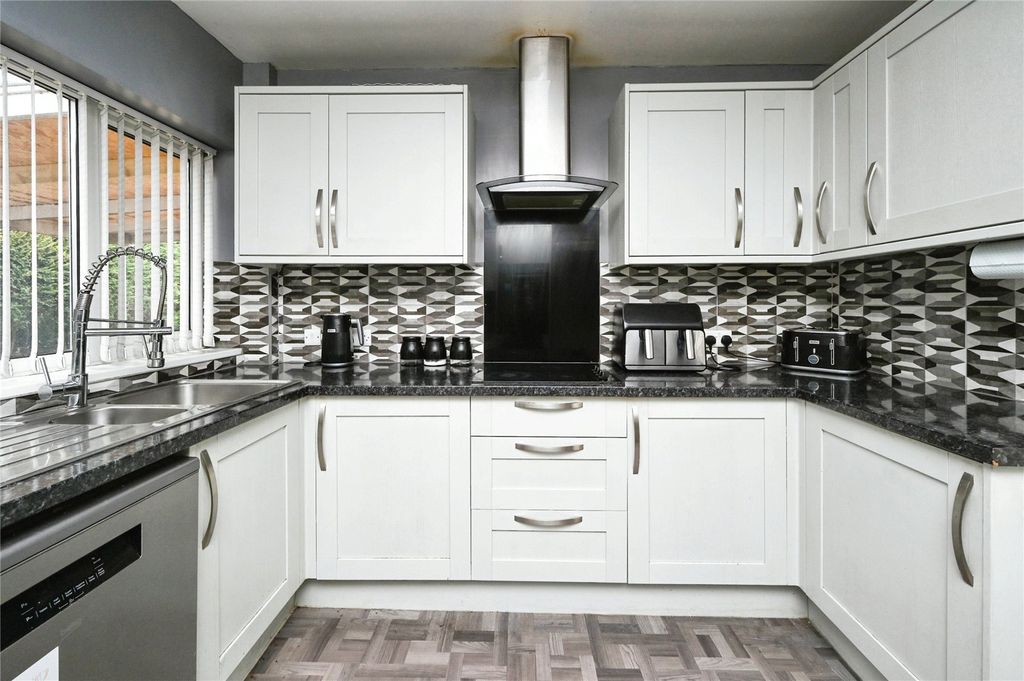 Property photo 2 of 17 Kitchen