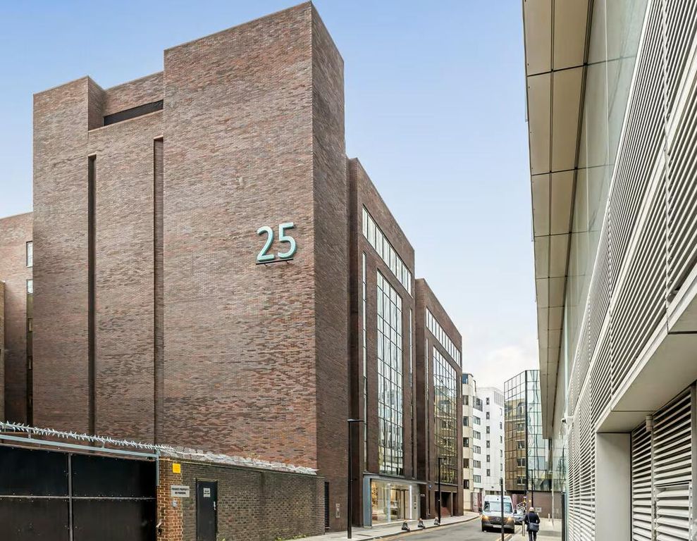 Property photo 1 of 2 25-Camperdown-St-London-Primary-Photo-1-Highdefinition.Png