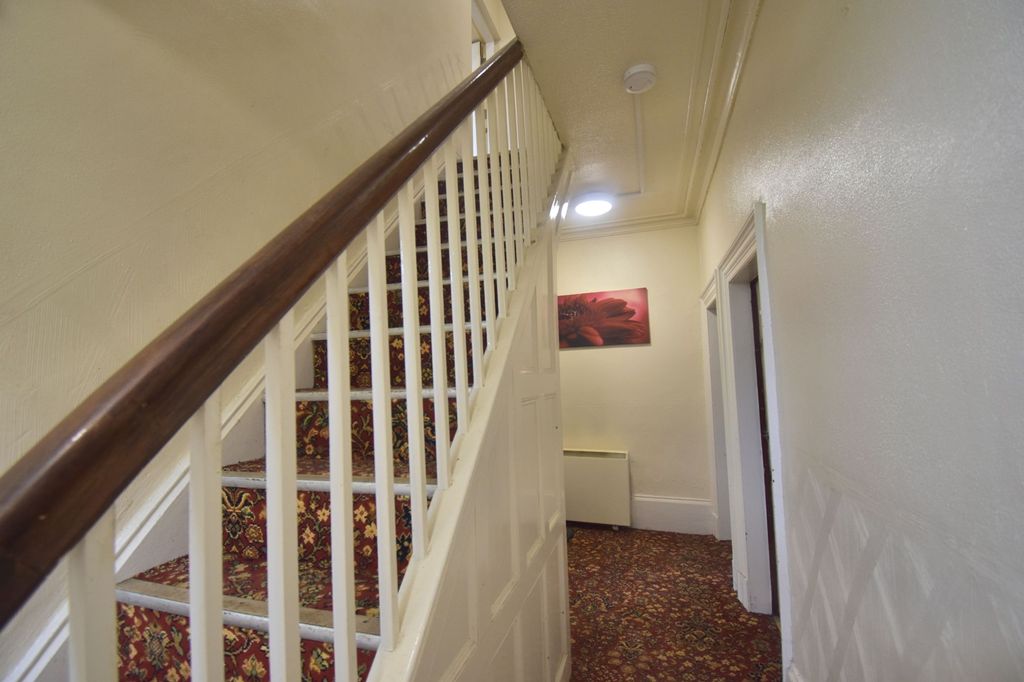 Property photo 2 of 14 Entrance Hall