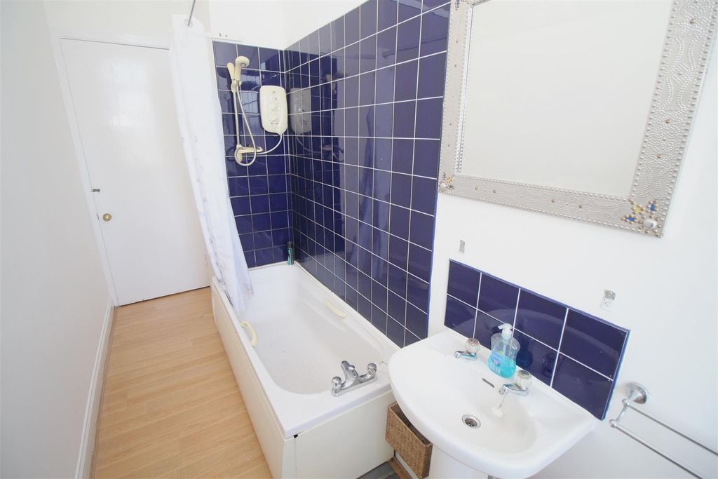 Additional image 13 of 4 bed flat for saleArdgowan Square, Greenock PA16