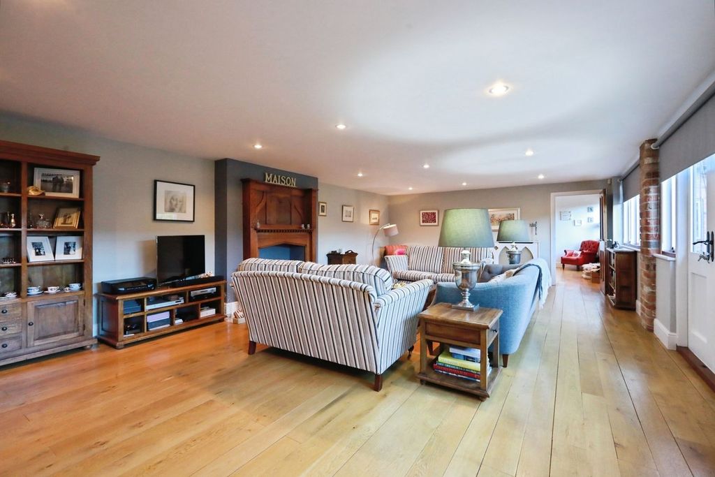 Property photo 2 of 33