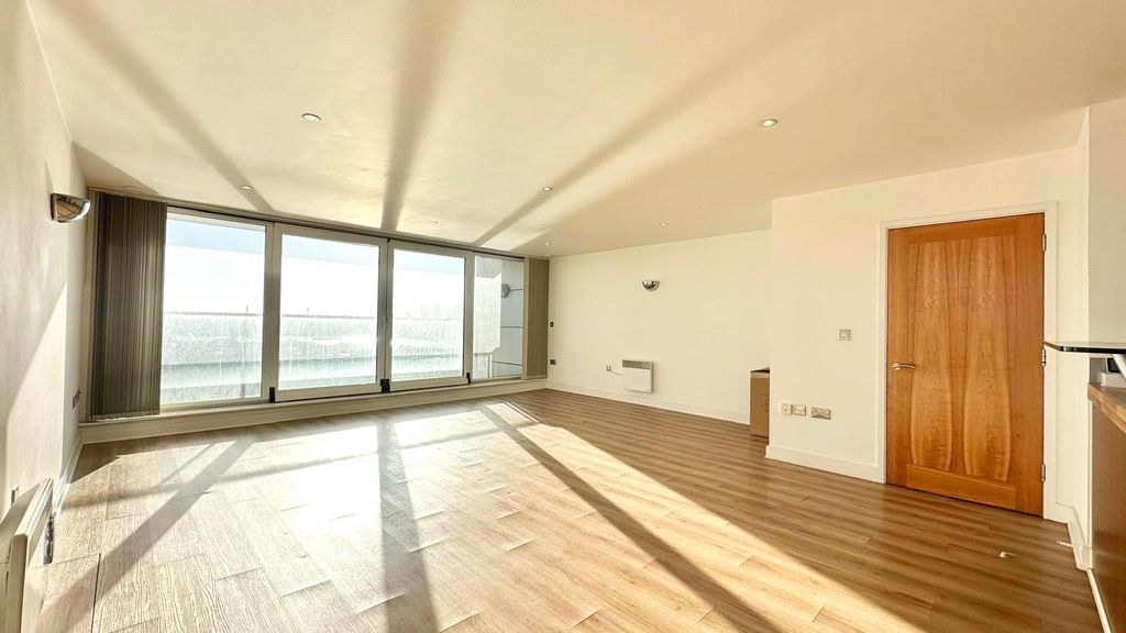 Property photo 2 of 12 Picture No. 21