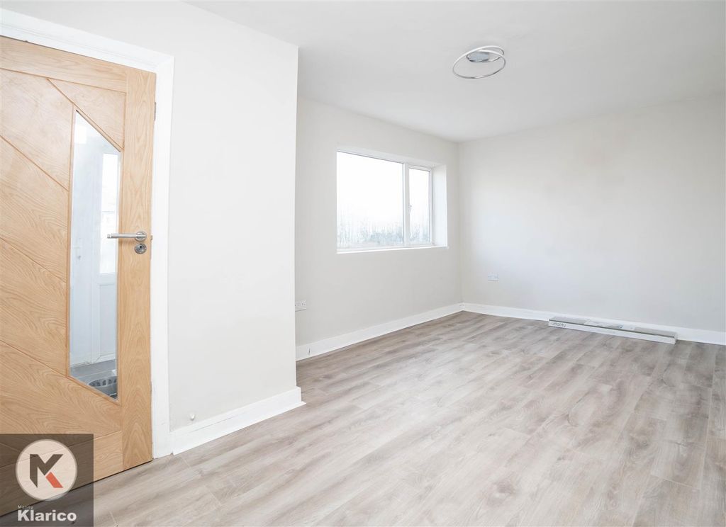 Property photo 2 of 12 Photo-2.Jpg