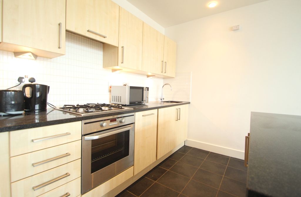 Property photo 3 of 11 Kitchen