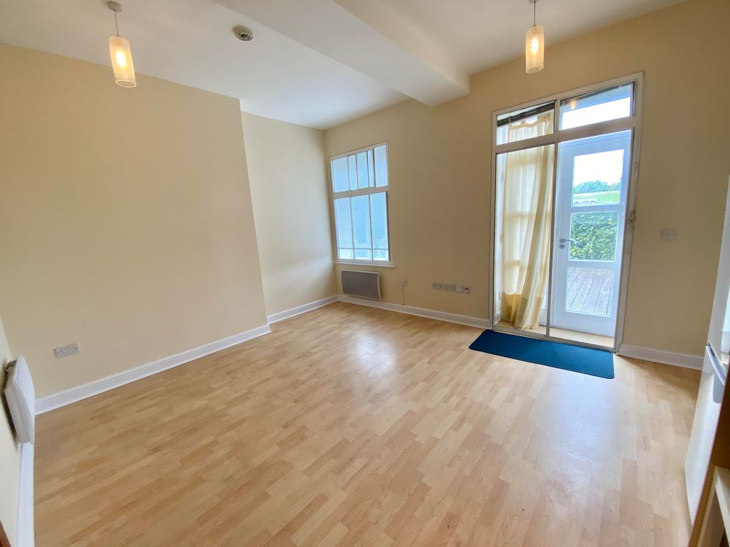 Property photo 2 of 11 Image