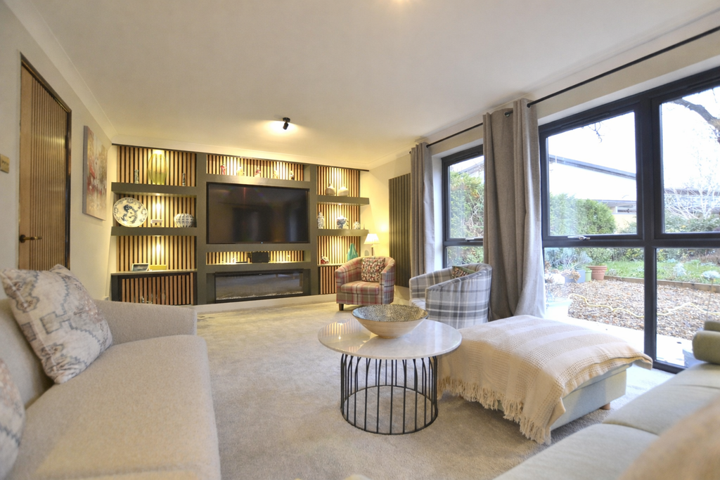 Property photo 2 of 27