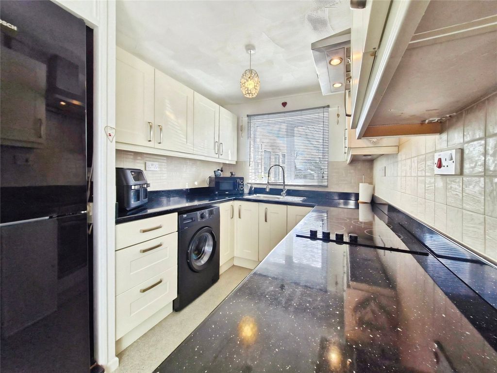 Property photo 2 of 18 Picture No. 16