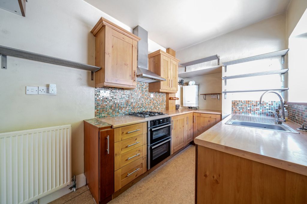Property photo 3 of 18 Kitchen