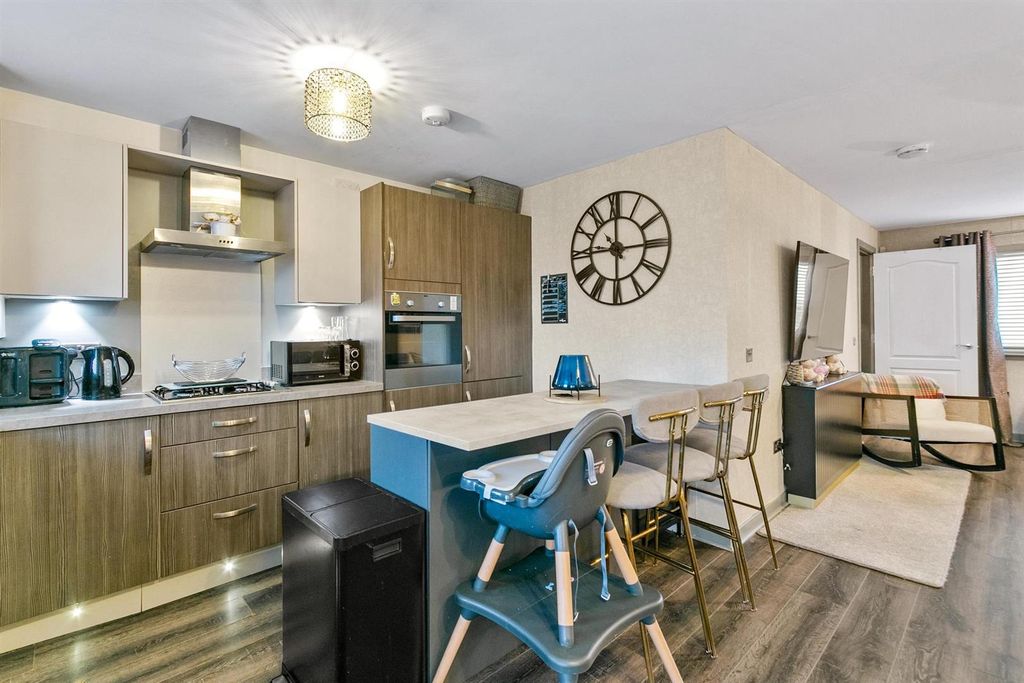 Property photo 3 of 25