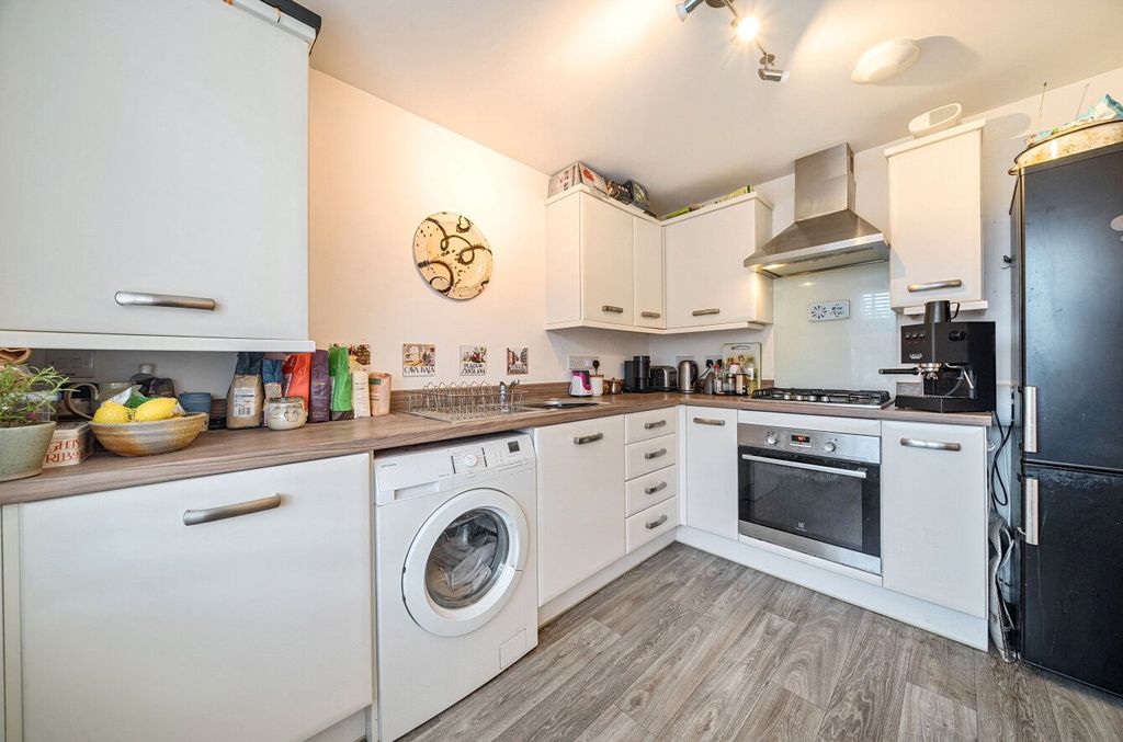 Property photo 3 of 13 1372602-19-69145d...