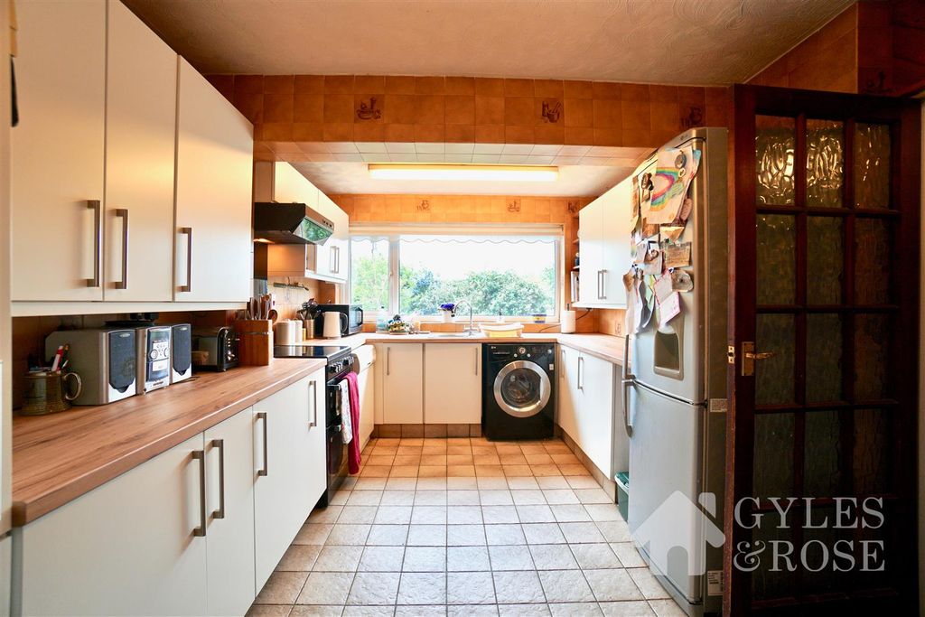 Property photo 2 of 19 Kitchen