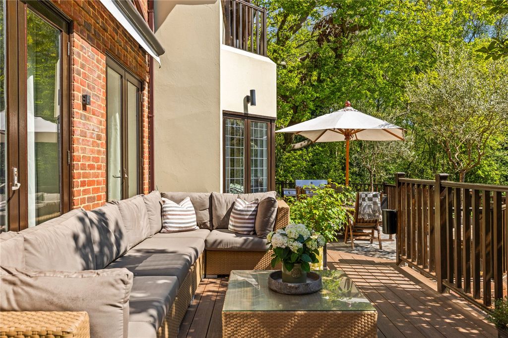 Property photo 3 of 25 Terrace Area