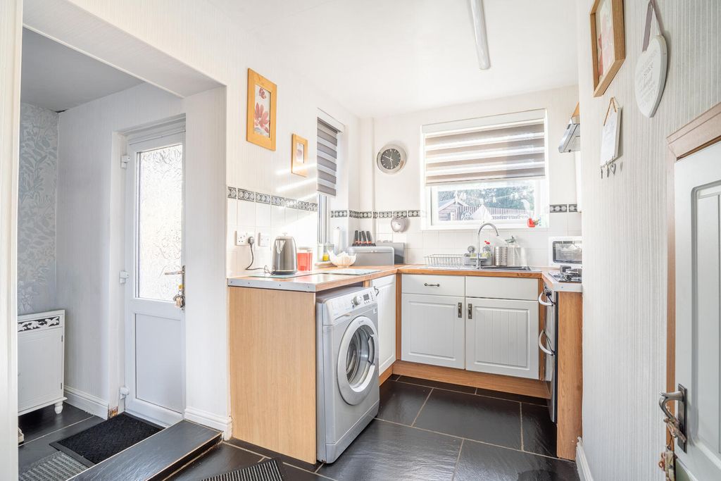 Property photo 3 of 12 Kitchen