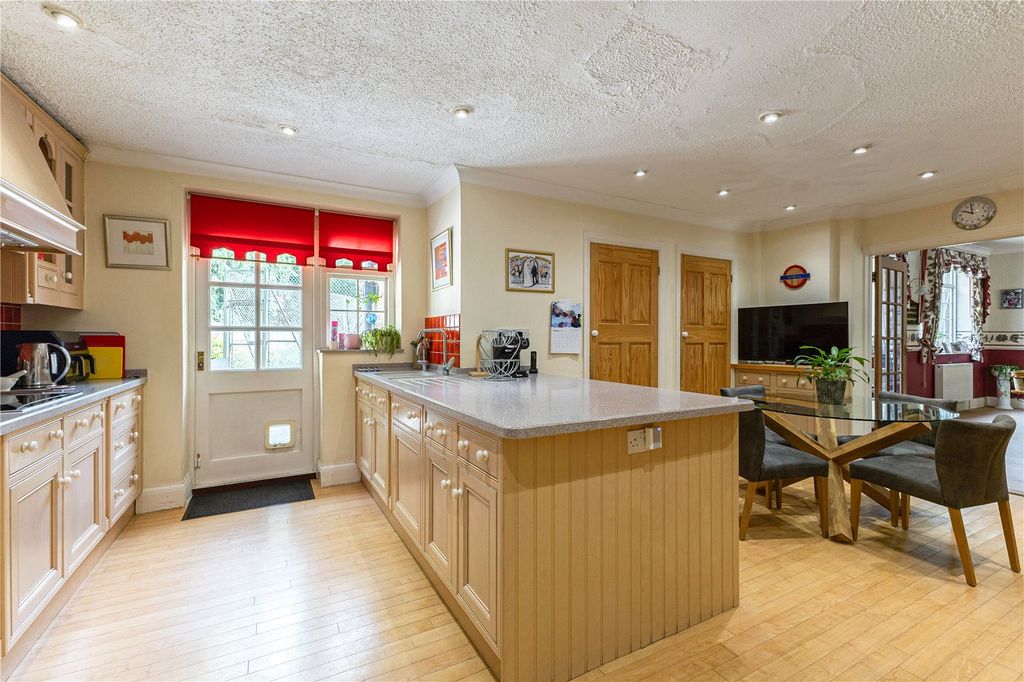 Property photo 3 of 16 Kitchen/B'fast Room