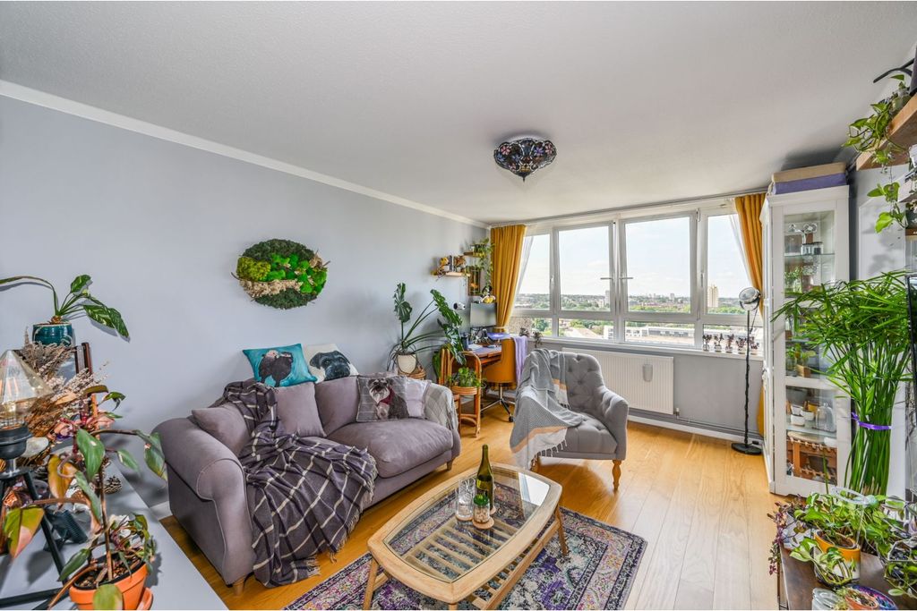 Property photo 1 of 14 Living Room