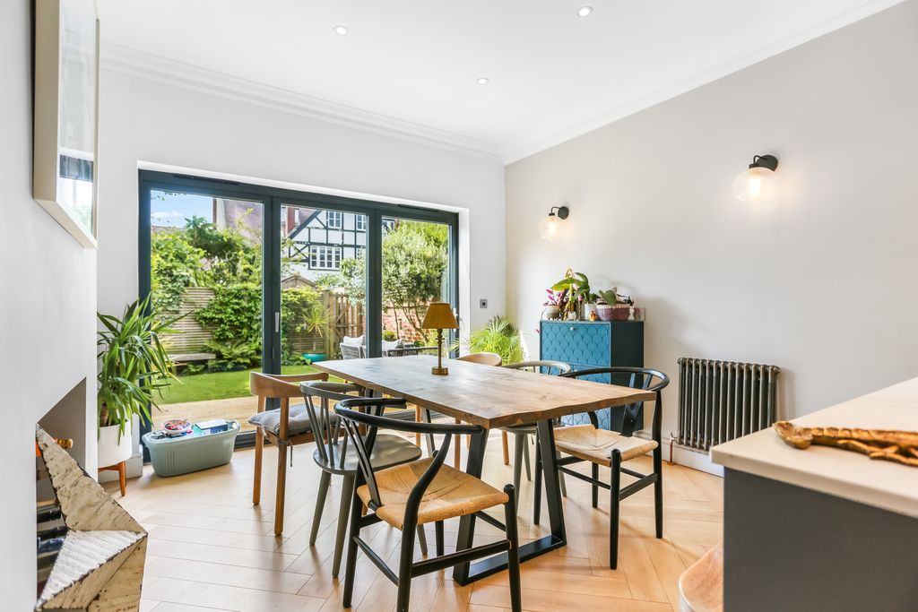 Property photo 2 of 27 296A8904