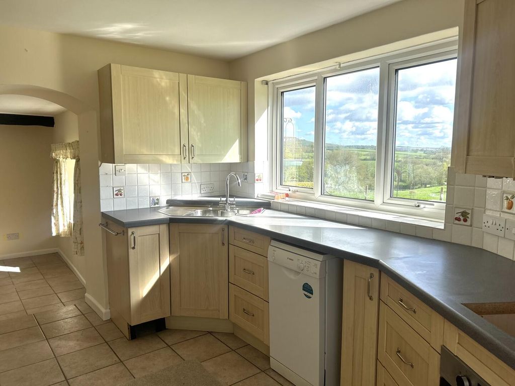 Property photo 3 of 16 Kitchen