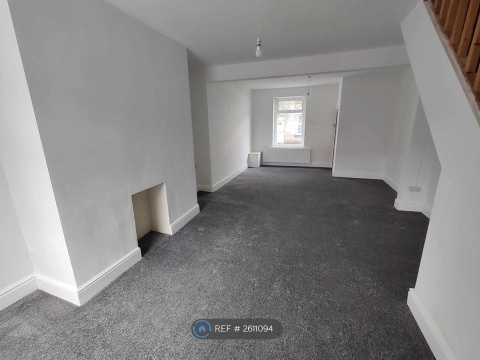 Property photo 1 of 8 Living/Dining Area