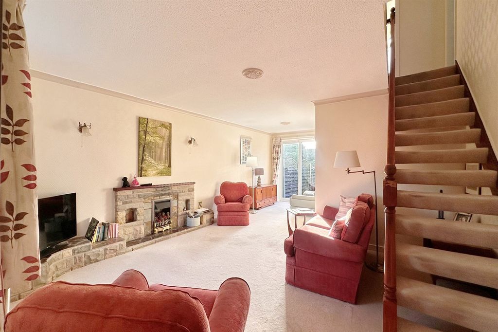 Property photo 2 of 15 Lounge