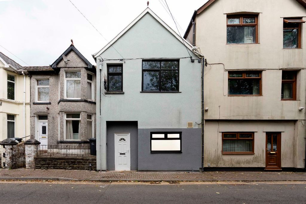 Property photo 1 of 25
