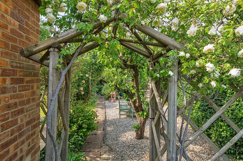 Property photo 2 of 14 Garden Area