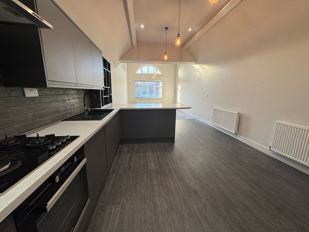 Property photo 2 of 10 Kitchen